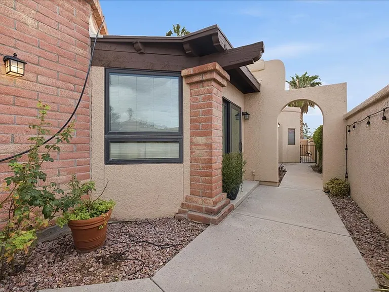 10111 N Spyglass Pl — Photo 3