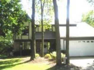 695 Suntree Dr, Columbus, OH 43081