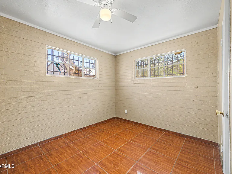 1823 E Sunland Ave — Photo 17