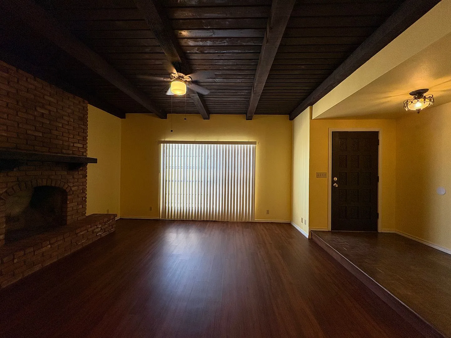 Mesa 2 Bedroom 1 Bath in Triplex Building — Photo 2