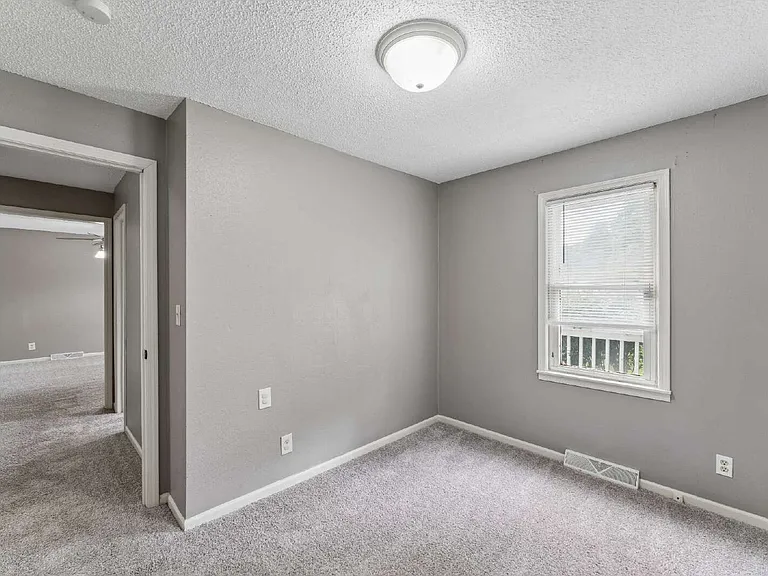 9008 E 66th St — Photo 21
