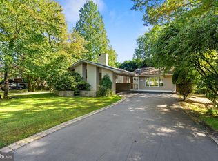 8316 Lilly Stone Dr, Bethesda, MD 20817