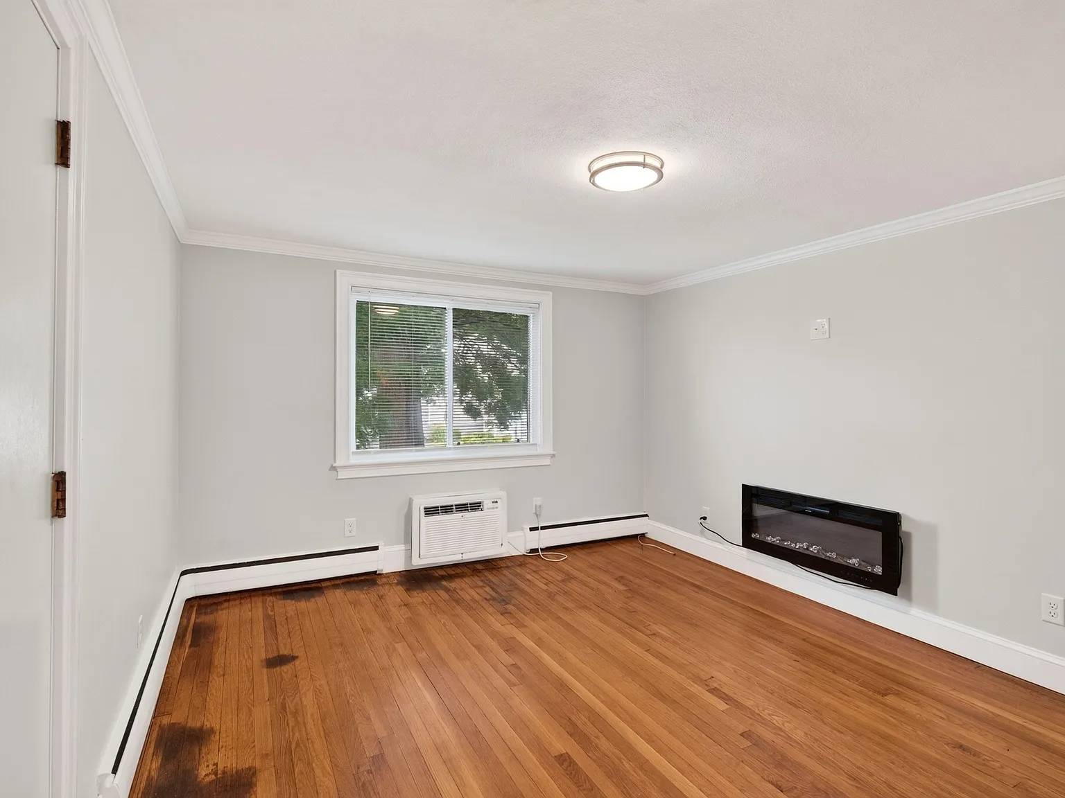2 Charles St — Photo 3