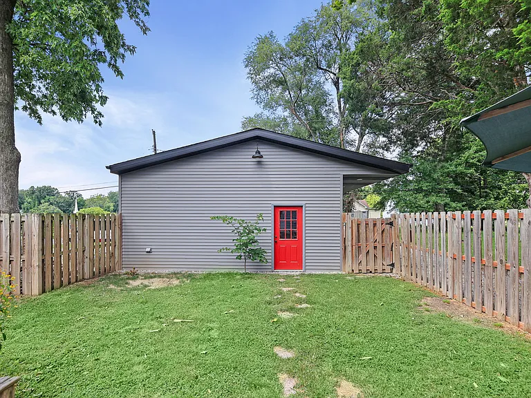 241 Coventry Pl — Photo 11