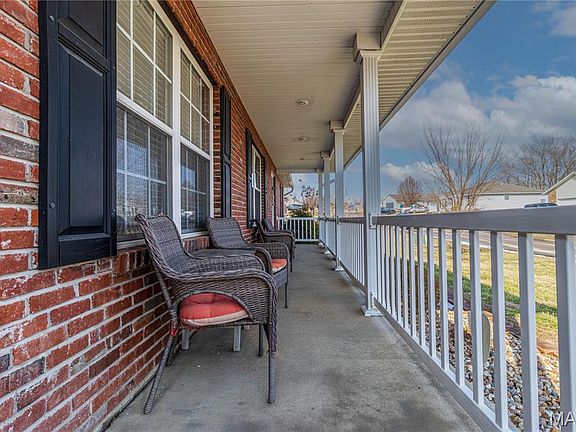 3rd image of 384 Oak Meadow Dr