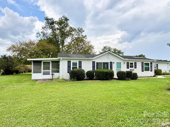 236 Riverwind Dr, Hendersonville, NC 28739