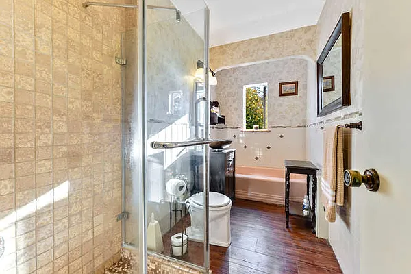 Sold by Keller Williams Realty Landmark | media 15