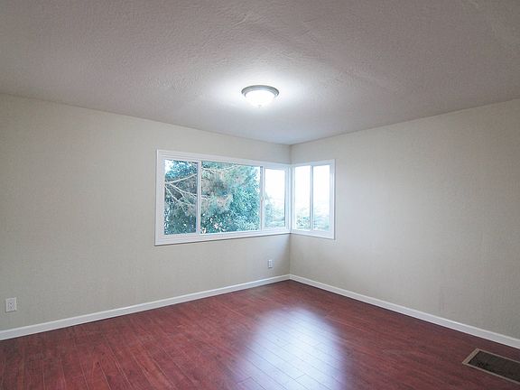 5th image of 798 Bellevue Ave