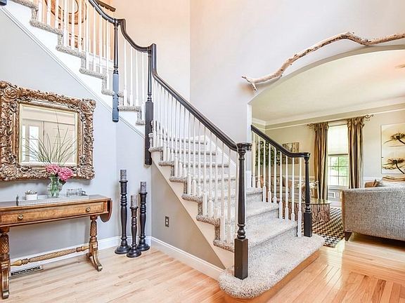 4th image of 17 Southwood Dr