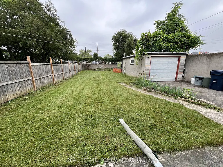 124 Glencrest Blvd #MAIN — Photo 11