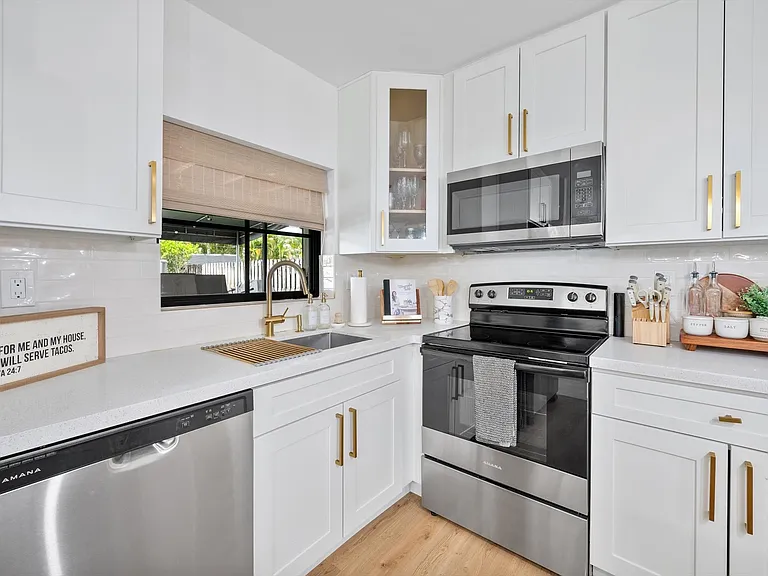 4208 Monroe St — Photo 4