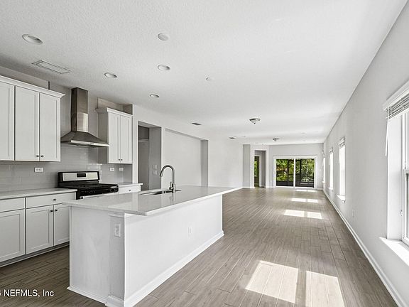 3rd image of 184 WINEBERRY Lane