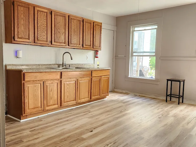 12 Lincoln St #1 — Photo 1
