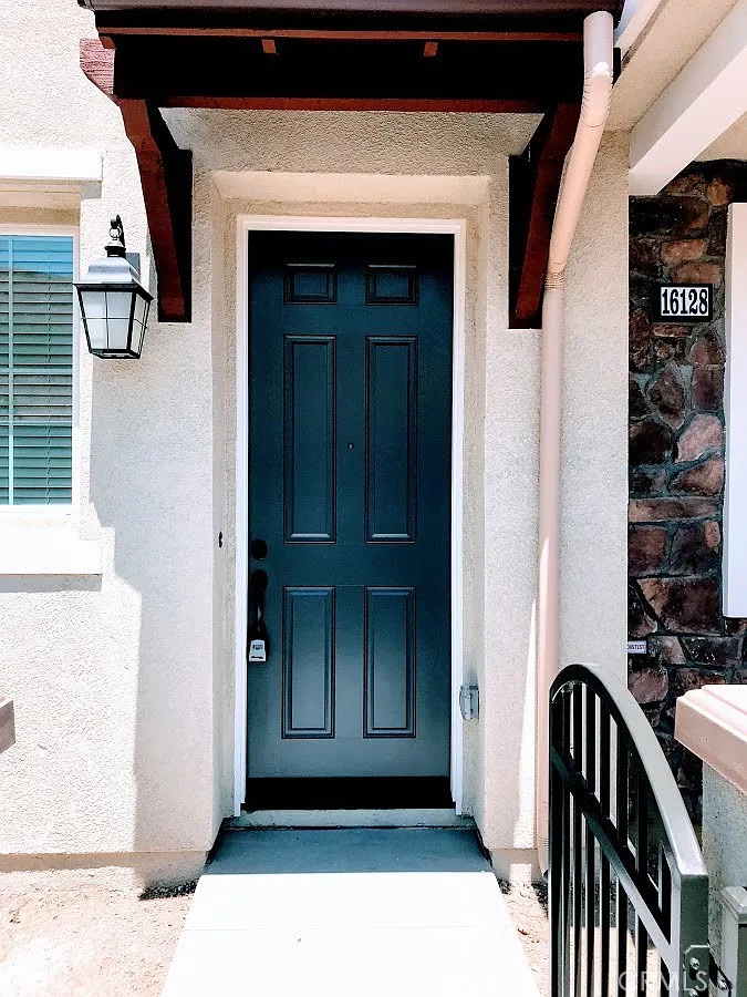 4 bed, 3.5 bath, 1696 sqft, $3,300 — Photo 2