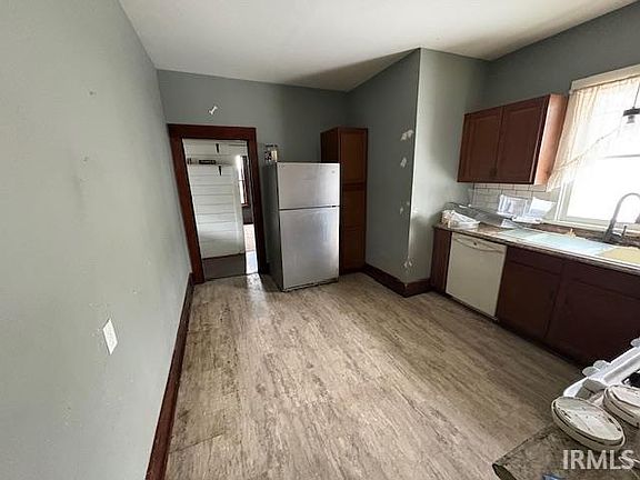 5th image of 207 E Jackson St