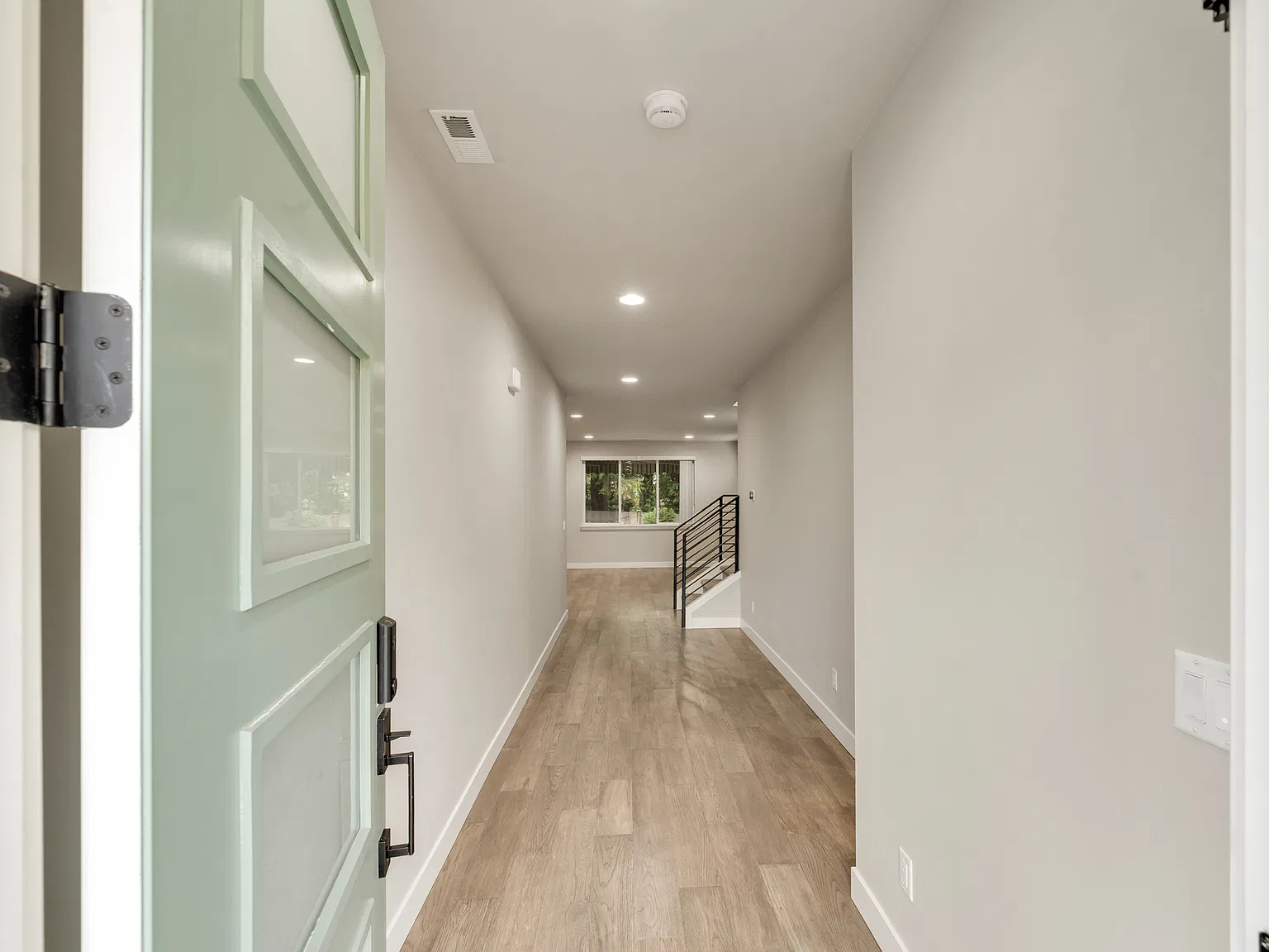 4 bed, 2.5 bath, 2154 sqft, $3,500 — Photo 4