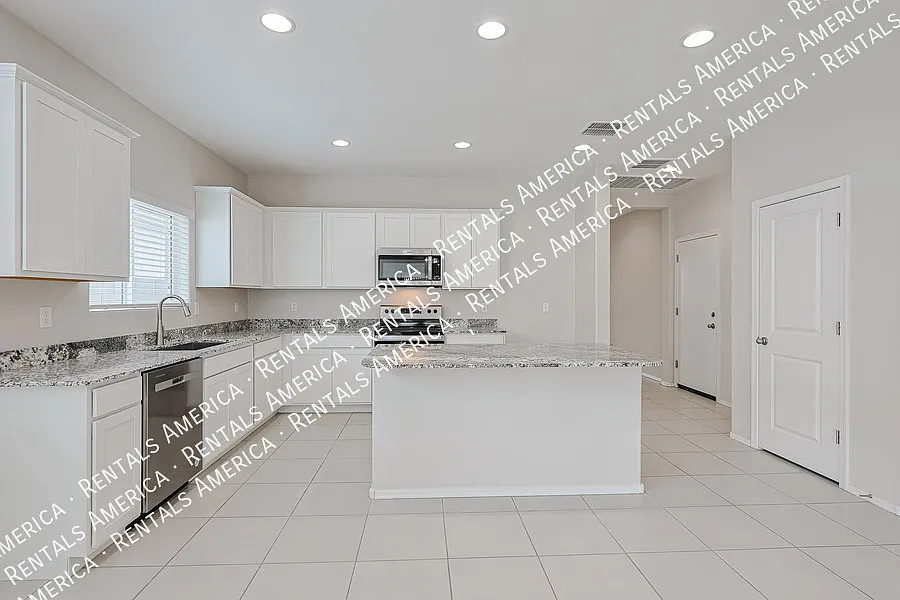 Spacious 5-Bedroom Home in the Sought-After Trouvaille Community — Photo 2