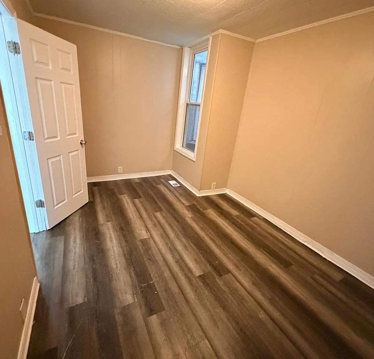 9628 S Ewing Ave — Photo 1