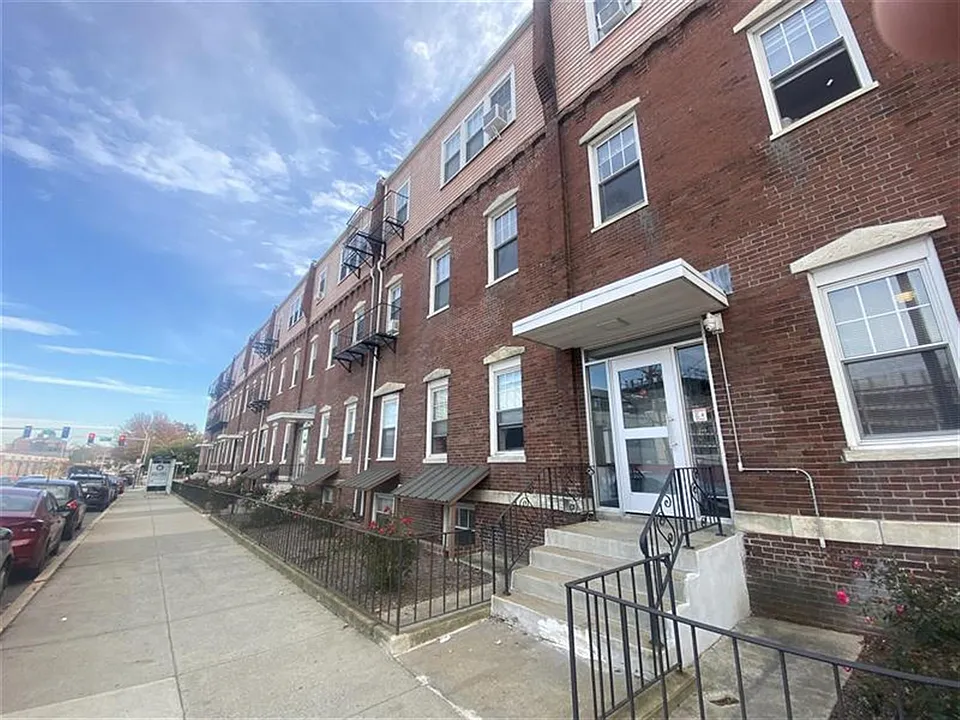 160 N Beacon St #1A