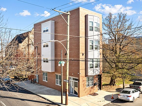 3rd image of 1551 N Franklin St #3