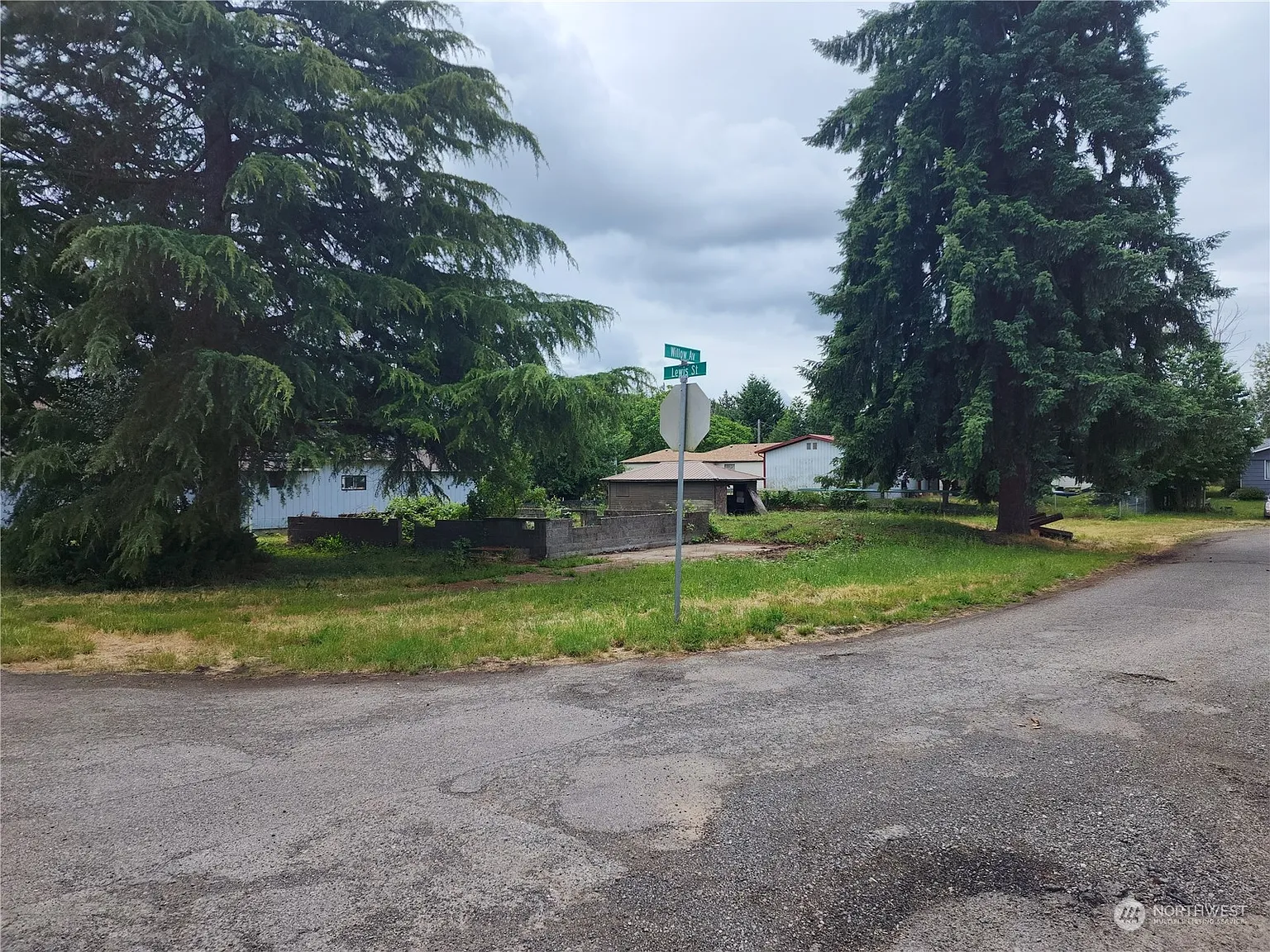 1502 Lewis Street photo 1