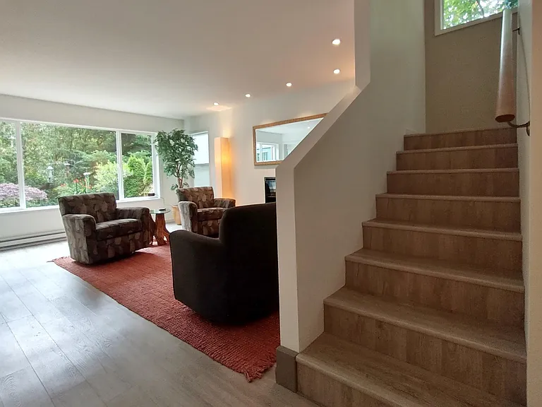 1256 SW Meadow Ln — Photo 3