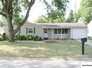 1033 Manor Dr, Mason City, IA 50401