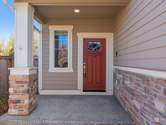 3rd image of 1451 101st Avenue SE