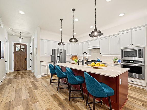2nd image of 113 Retreat Pl