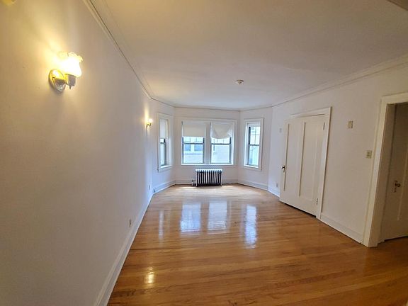 5th image of 4848 W Wrightwood Ave APT E3