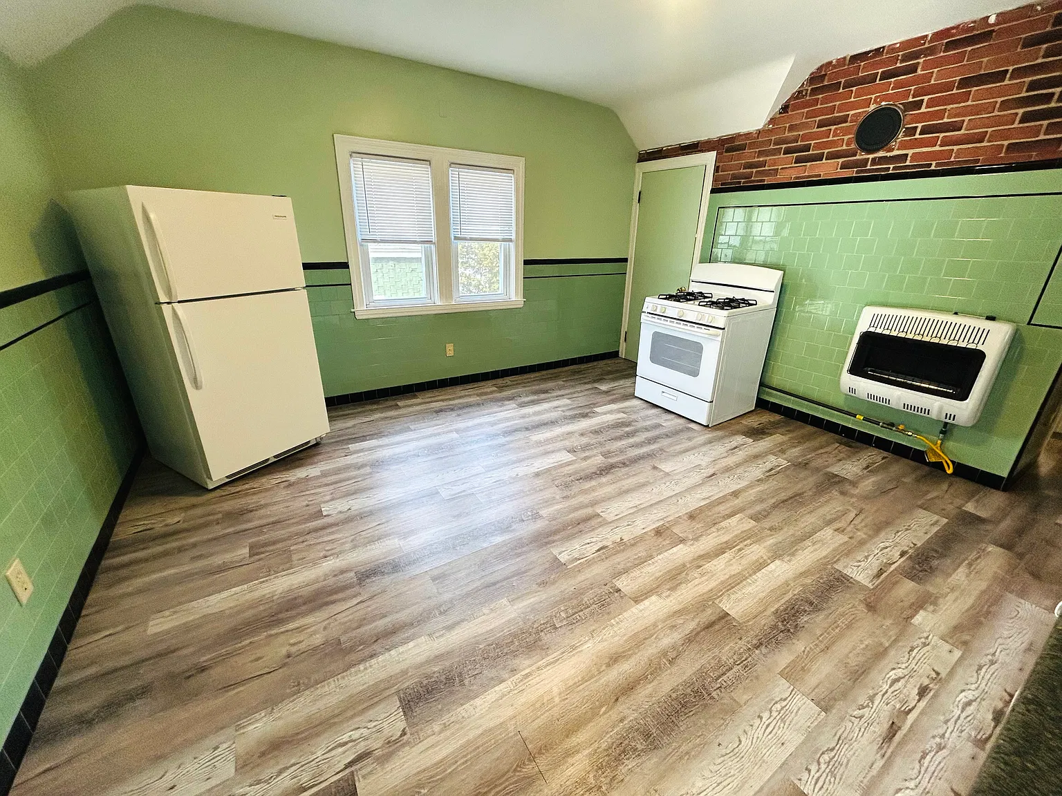 1 bed, 900 sqft, $1,700 — Photo 3