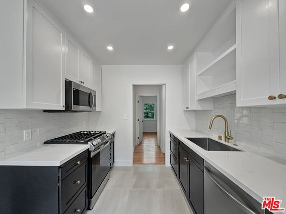 2nd image of 3311 Santa Carlotta St