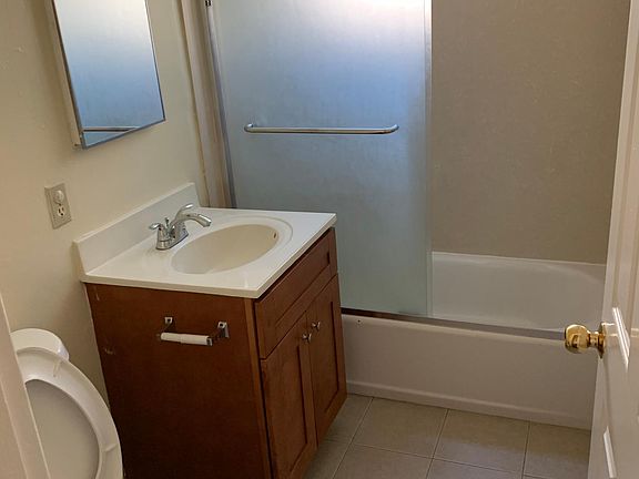4th image of 961 Ravenscourt Ave #1
