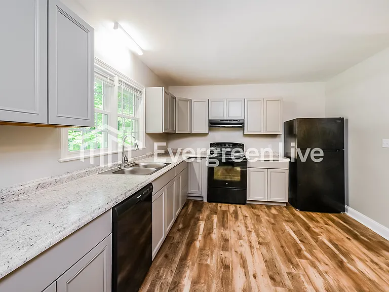 2832 Loch Dr — Photo 5