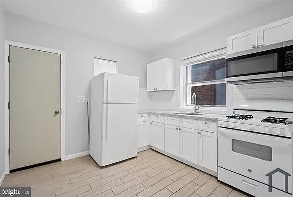 5749 Catharine St — Photo 7