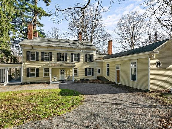 3rd image of 885 Stoneleigh Ave