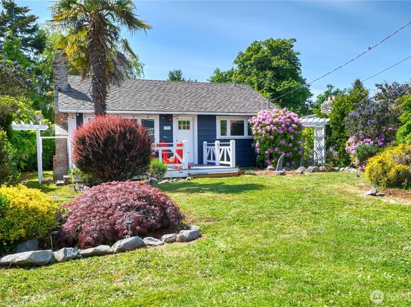 689 Deer Lane, Point Roberts, WA 98281