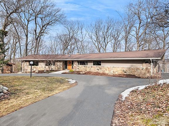 2nd image of 415 Riverview Dr