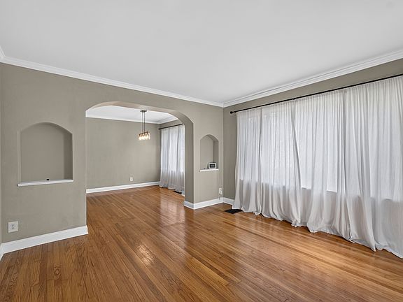 4th image of 109 Handlan Ct