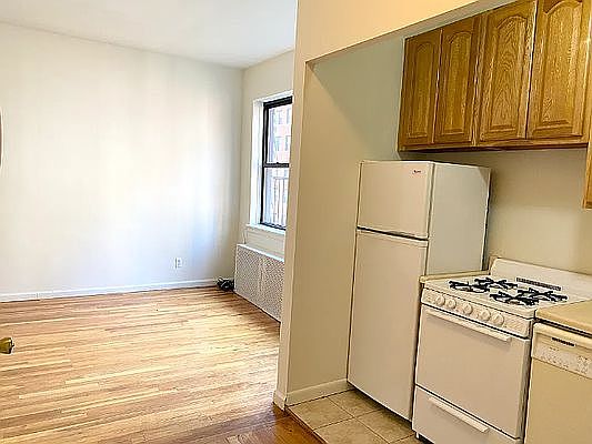 3rd image of 301 E 49th St APT 7C