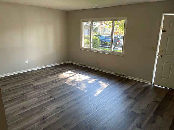 4th image of 1308 Cambrian Ct