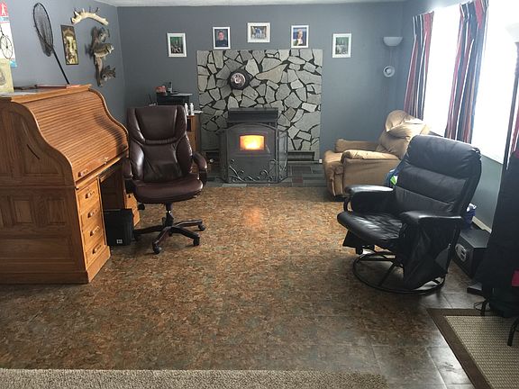 Living room/office 