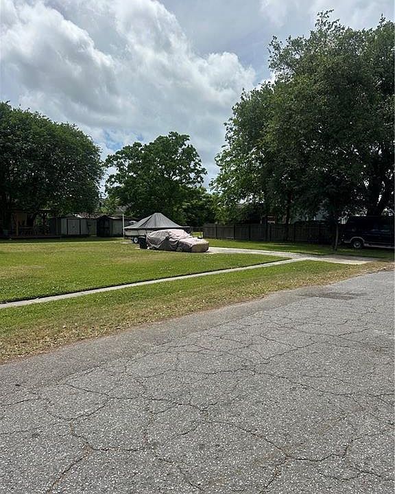 2nd image of 626 Lebeau St