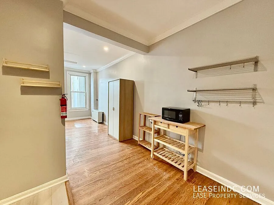 Studio, 400 sqft, $1,800 — Photo 4