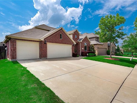3rd image of 2905 Blue Heron Dr