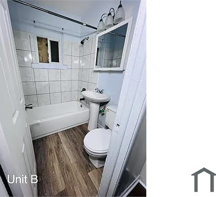 2241 Hiawatha Park Dr #B — Photo 3