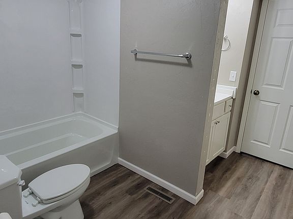 5th image of 612 W Walworth St #17