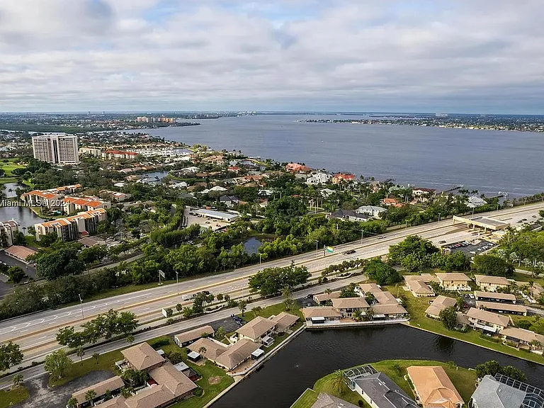 4289 Island Cir #2 — Photo 4
