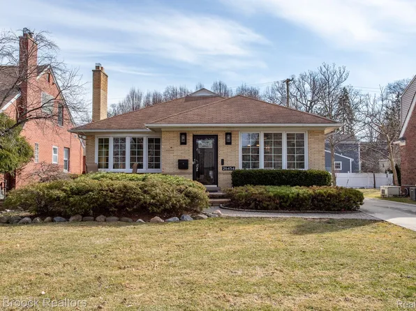 26454 Humber St, Huntington Woods, MI 48070