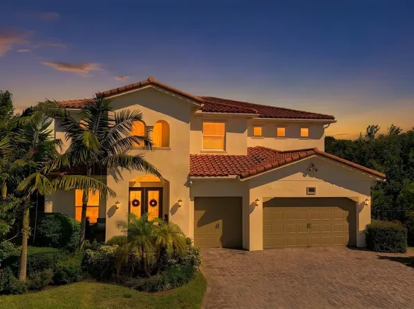 2475 NE Evinrude Circle, Jensen Beach, FL 34957